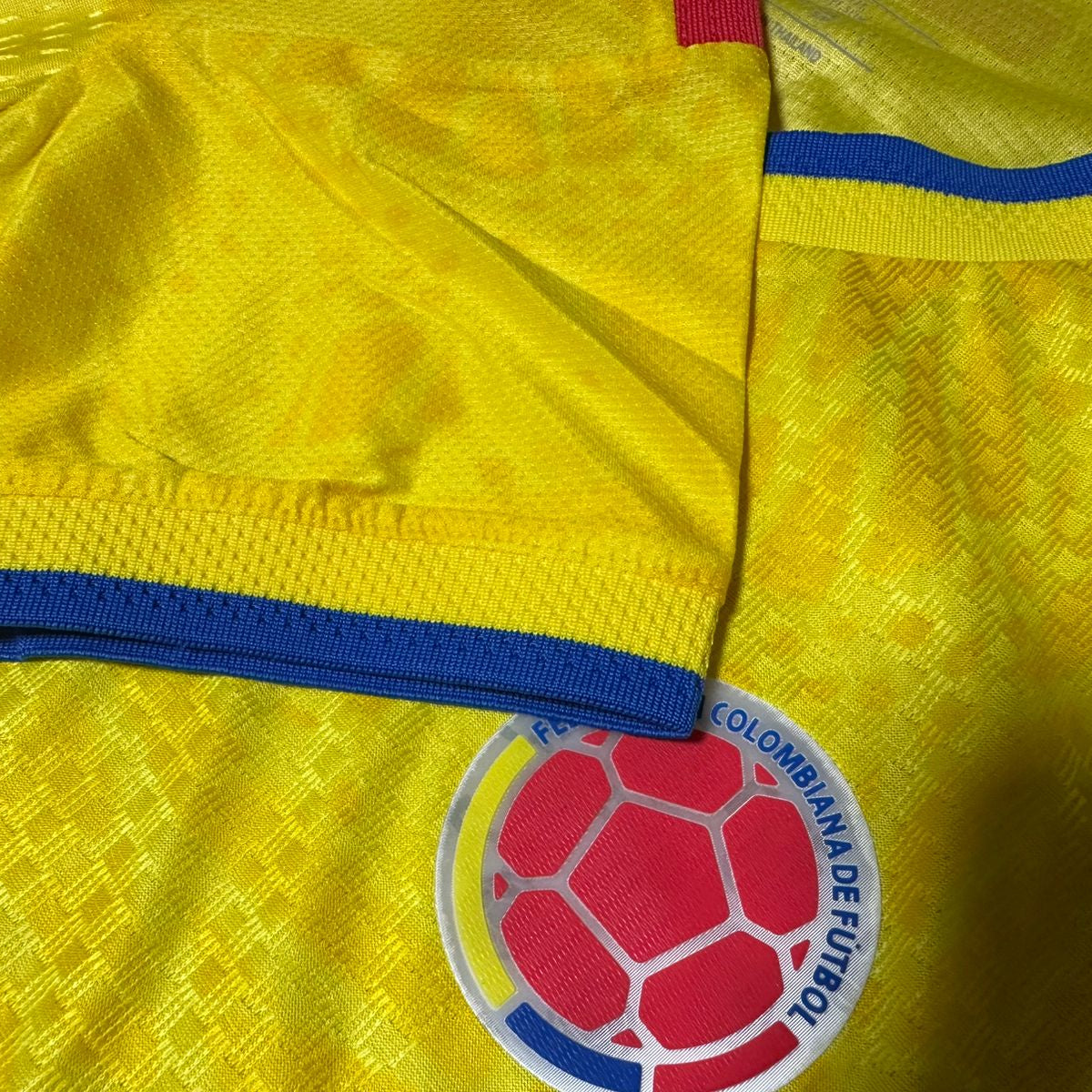 CAMISETA COLOMBIA MUNDIAL 2026 CON CAJA